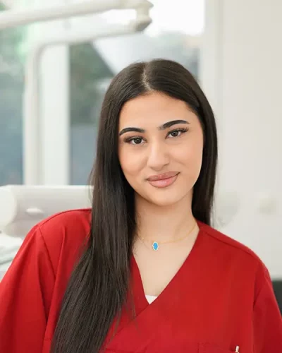 L.Aziz-Behandlungsassistenz-Zahnarztpraxis-Bahlmann Kopie-Edit Kopie